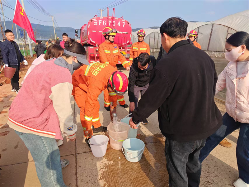 江川：消防送水解民忧 滴滴甘露润心田