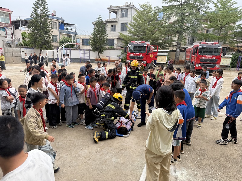 盘溪化工园区特勤站走进方那小学上了一堂&ldquo;硬核&rdquo;消防课